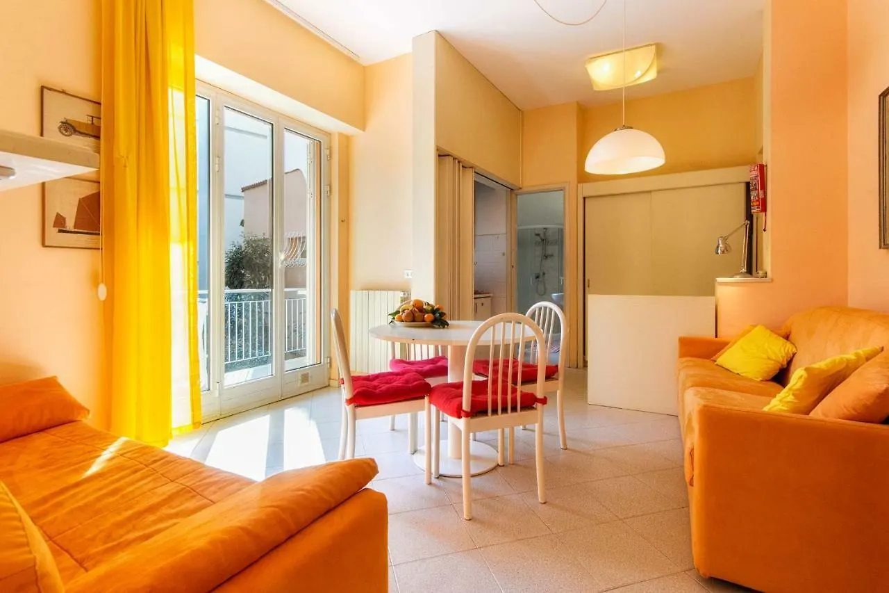 دْيانو مارينا Villa Marina Apartments 2*, دْيانو مارينا إيطاليا