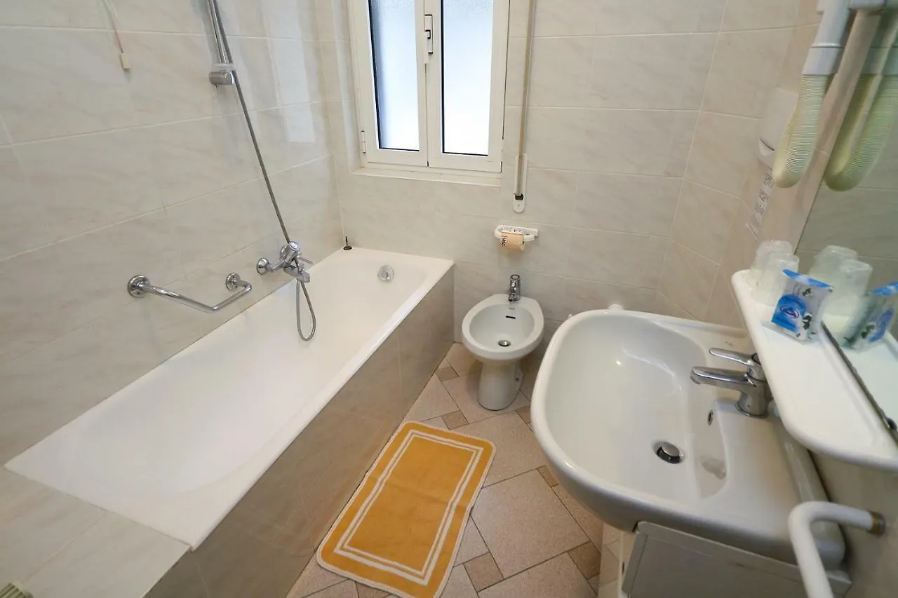 Villa Marina Apartments Diano Marina 2*,