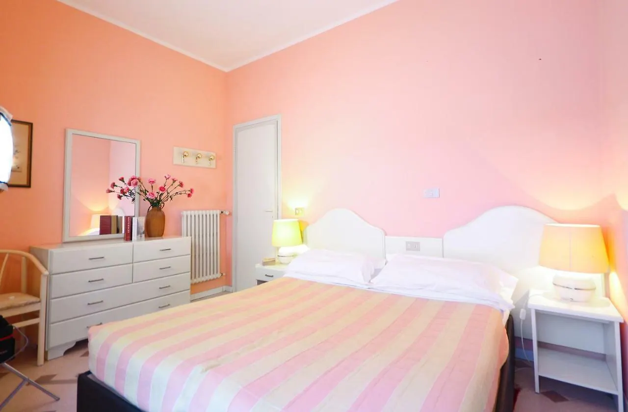 Villa Marina Apartments Diano Marina 2*,